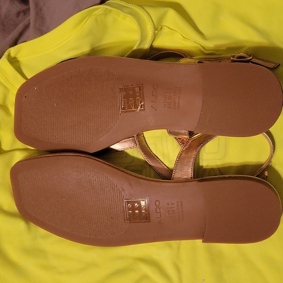 Sandles - Picture 2 of 2